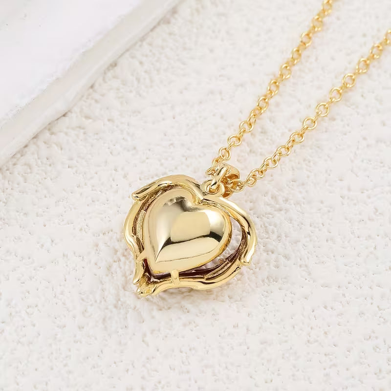Engel Embrace Robijnen Hart Ketting | Goud
