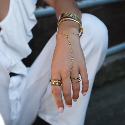 Freya Crystal Hand Chain Armband