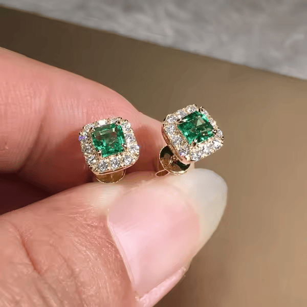 Gouden Smaragden Vierkante Halo Stud Oorbellen