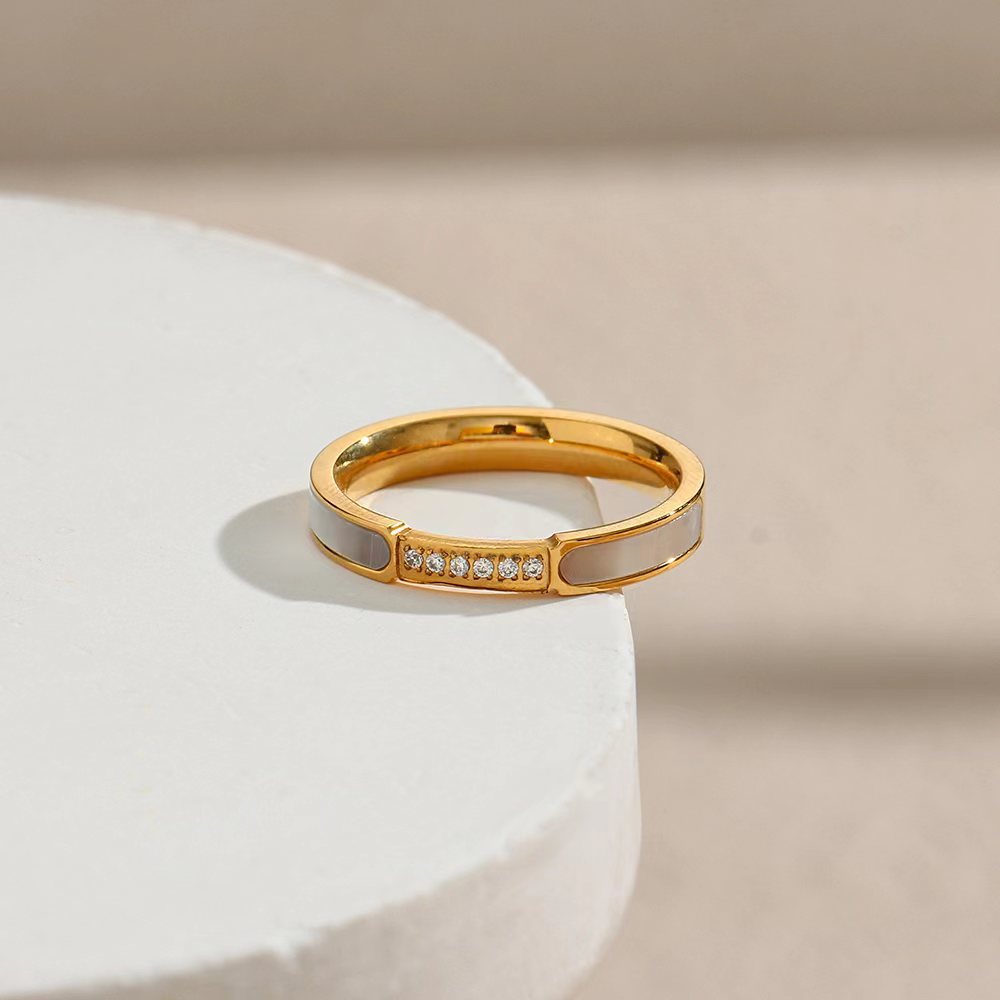Gabrielle Diamanten Simulant Gouden Ring
