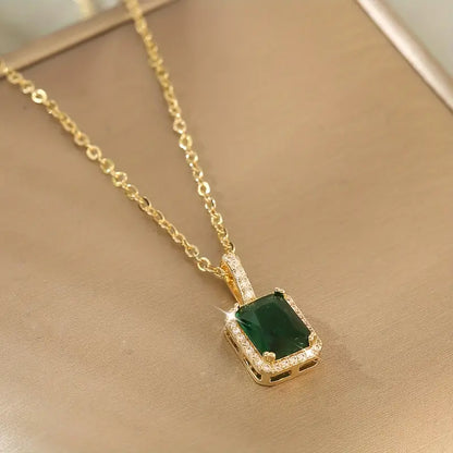 Gouden Smaragden Rechthoekige Halo Ketting