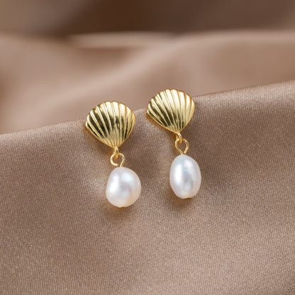 Zoetwaterparel & Gouden Schelp Oorbellen
