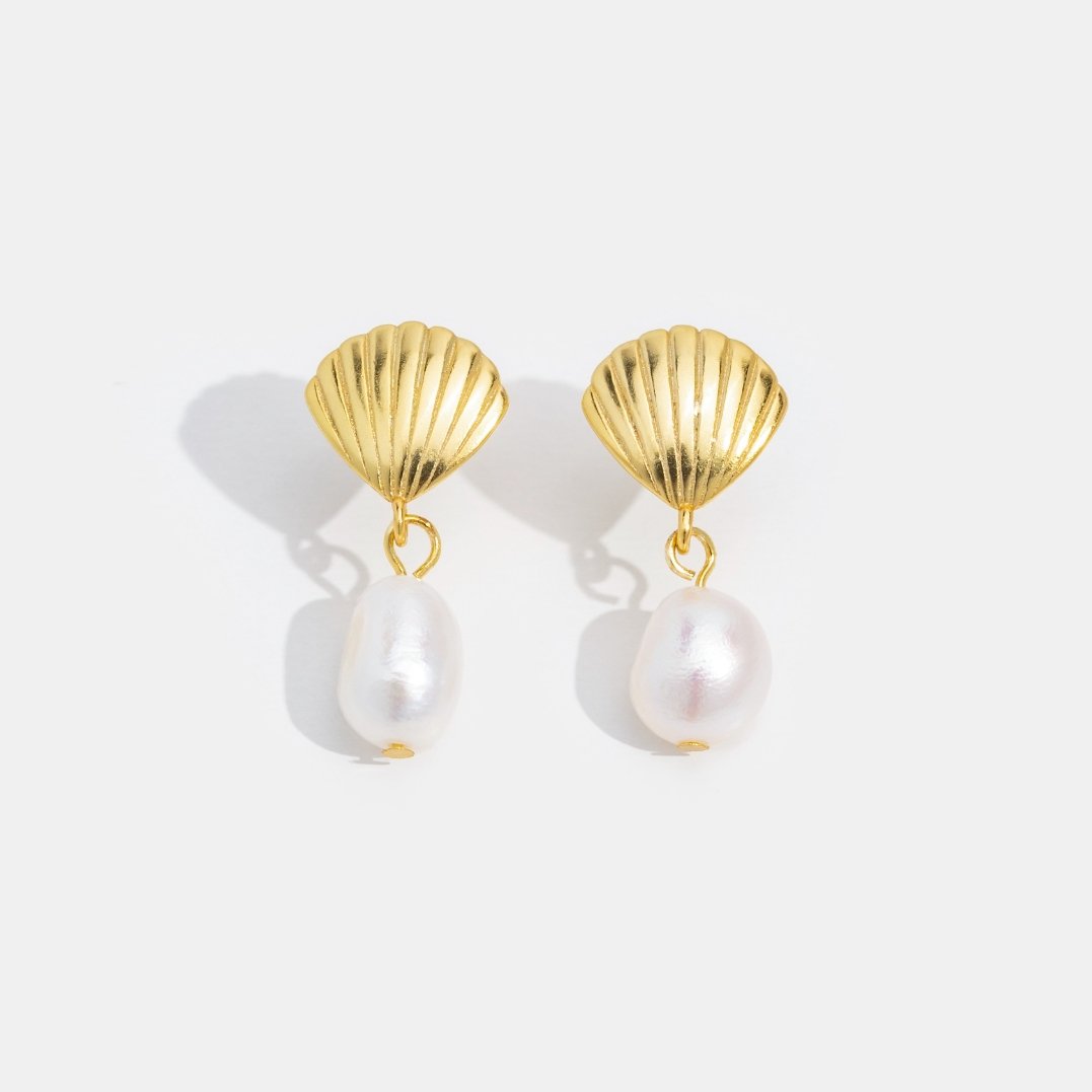 Zoetwaterparel & Gouden Schelp Oorbellen