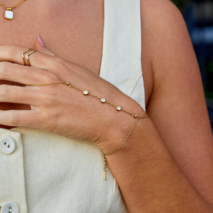Freya Crystal Hand Chain Armband