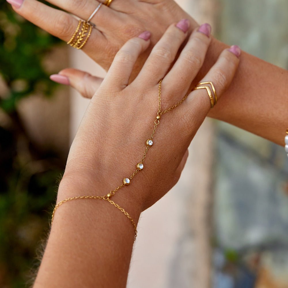 Freya Crystal Hand Chain Armband
