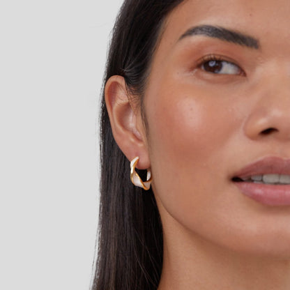 Moeder van Parel Twist Hoops Oorbellen